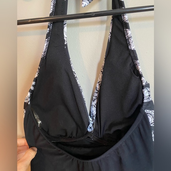 Profile By Gottex Skirted Halter One
Piece Paisley Swimsuit Size 8 - Picture 9 of 13